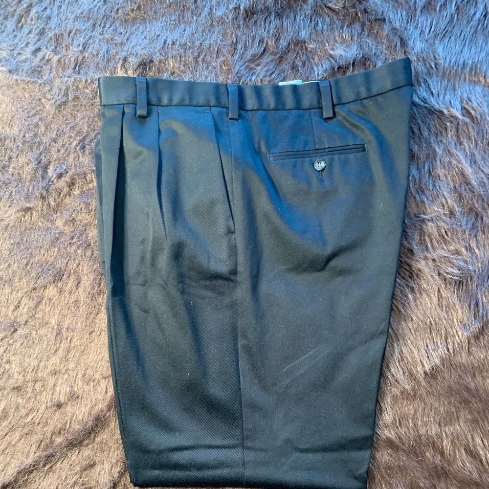 Black Classic Pleated Dress Pants by Dockers 40x29
